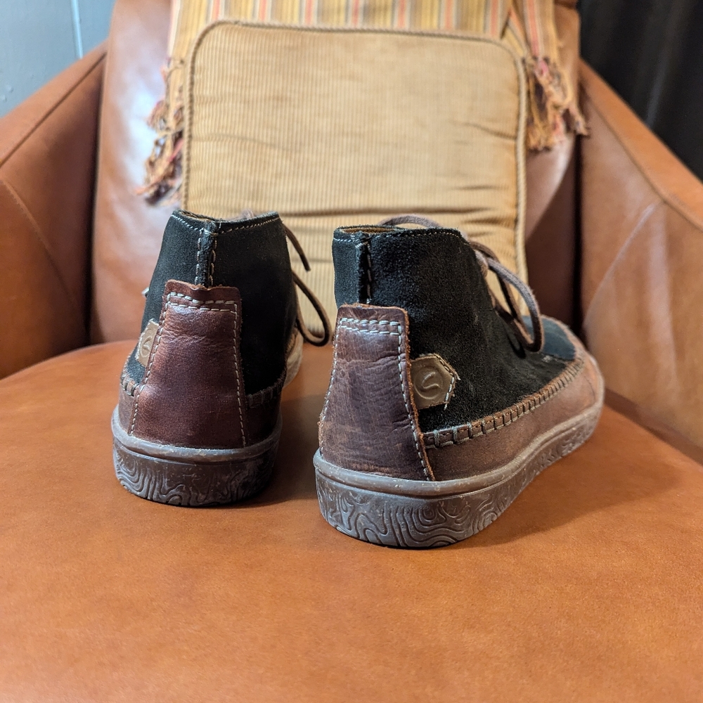 Clarks Hodson Mid Faux Suede Round Toe Moccasin Boots M8 - Picture 5 of 7